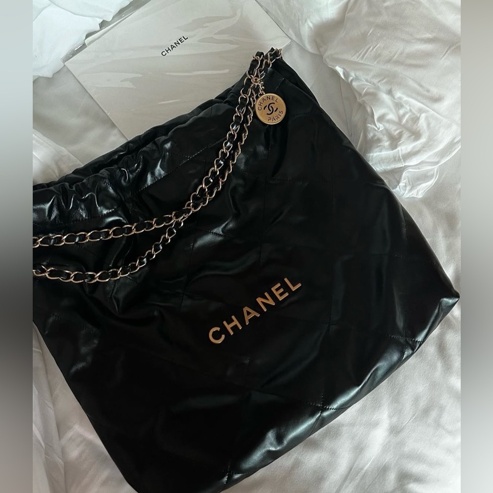 Chanel 22 Handbag
22S Calfskin Black